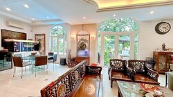 First Avenue (D10), Detached #457653361